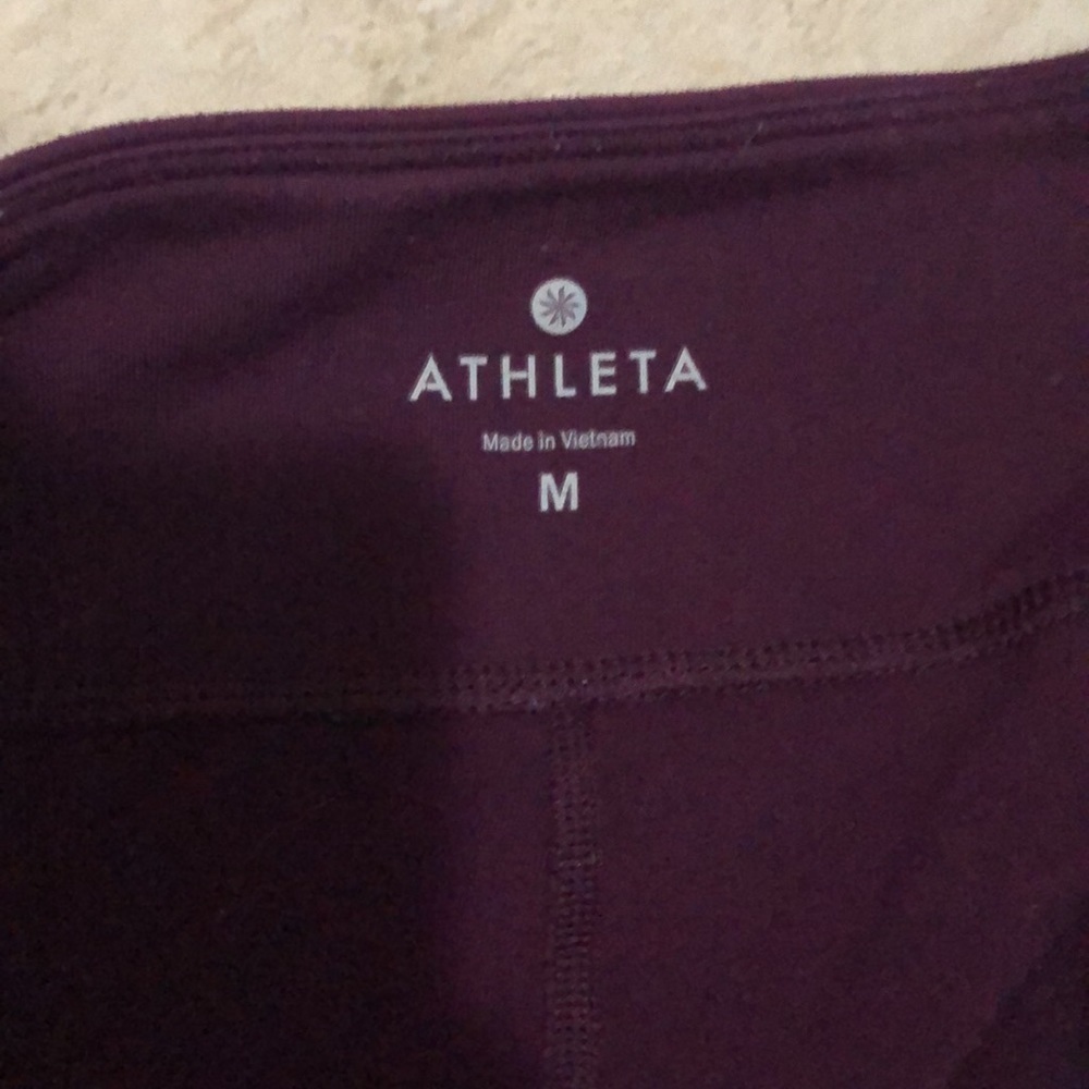 Athleta Purple Cropped Yoga Pants Size Medium - Picture 2 of 3